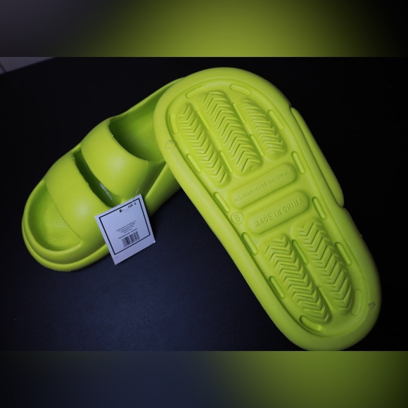 Ladies Double Band Puff Slide Sandals SIZE 8 - Picture 3 of 4